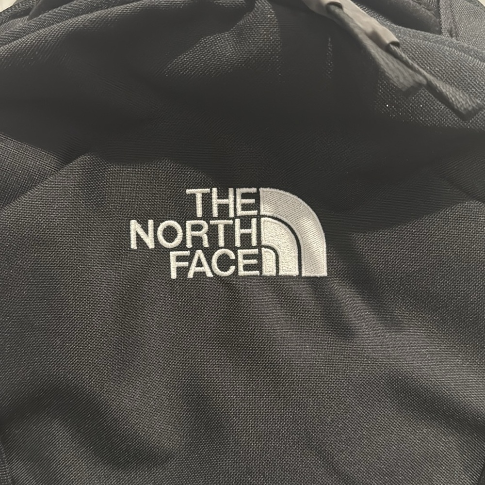 The North Face Vault Backpack 
SMOKE FREE home 
No sign of any kind of wear - Picture 2 of 3